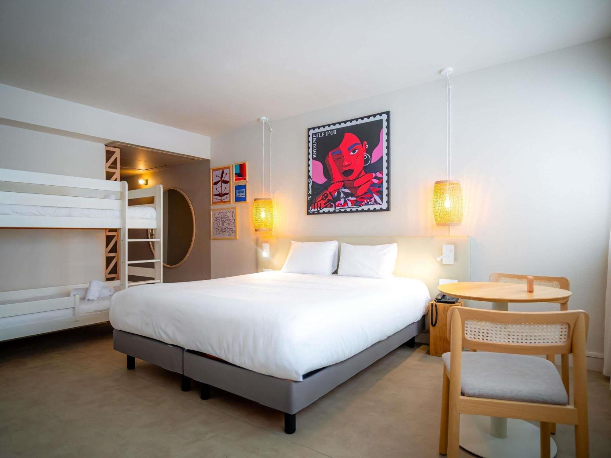 Family Double Room with Single Bunk Bed and City View